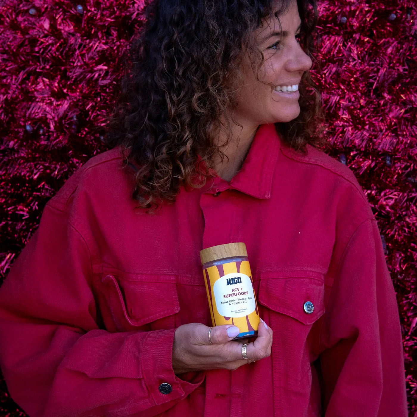 A JUGO ACV + Superfoods fan holding the jar