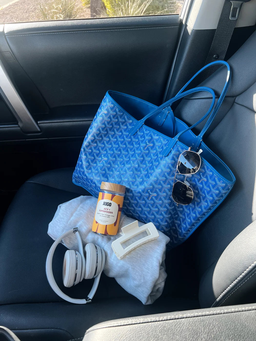 Lifestyle moment with JUGO